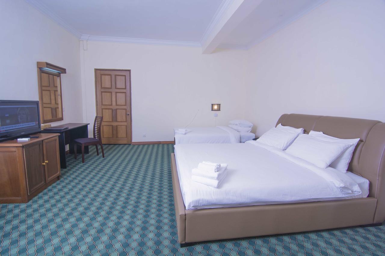 Asia Plaza Hotel Rangun Kültér fotó