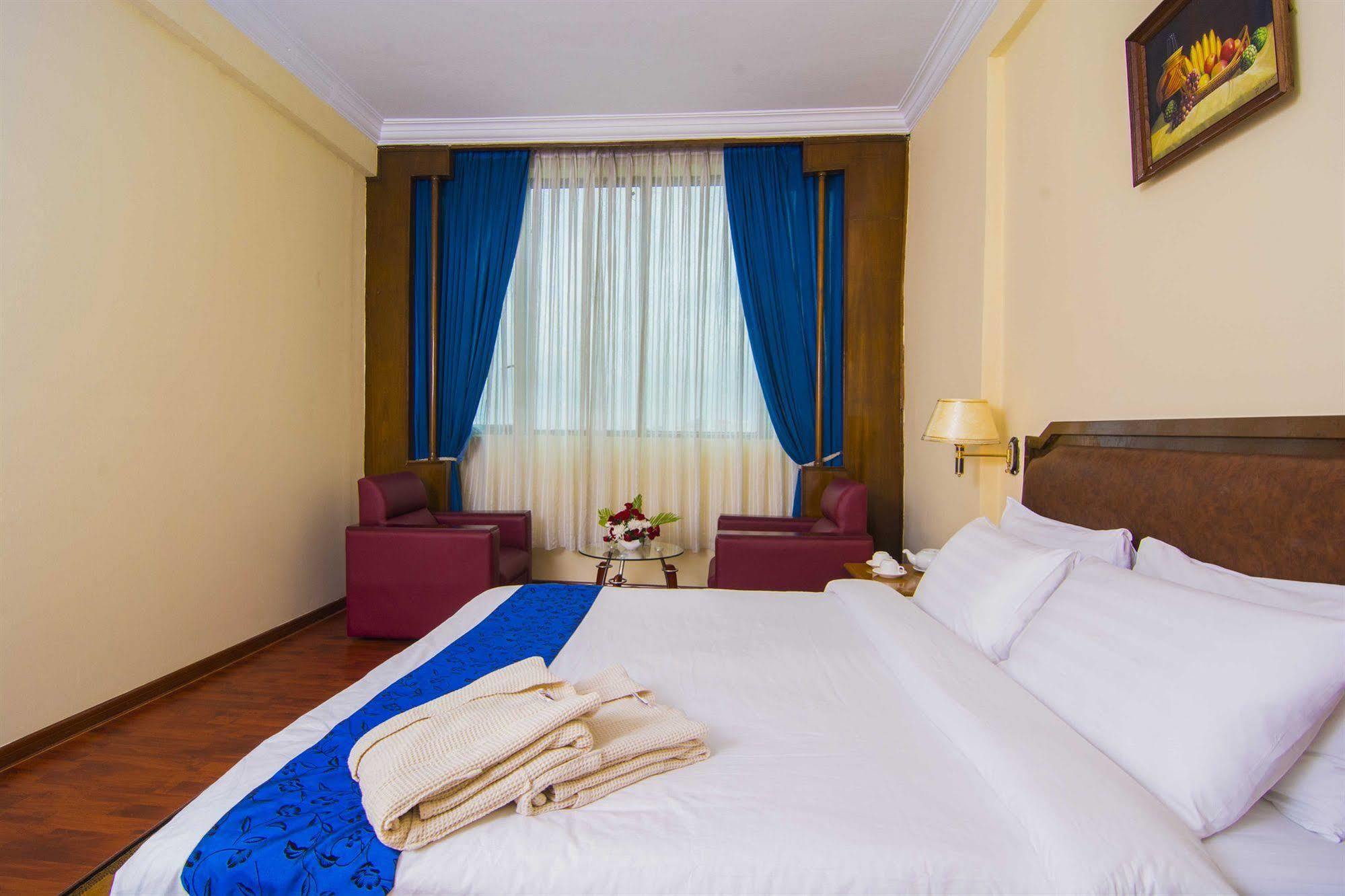 Asia Plaza Hotel Rangun Kültér fotó