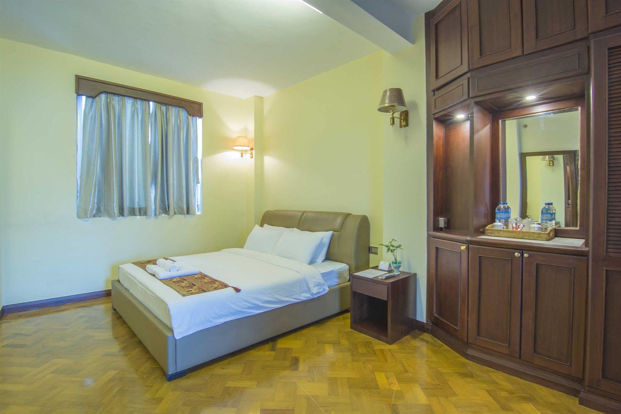 Asia Plaza Hotel Rangun Kültér fotó